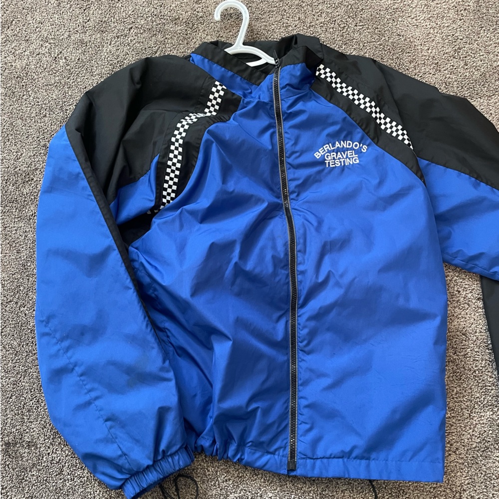 Lightweight windbreaker